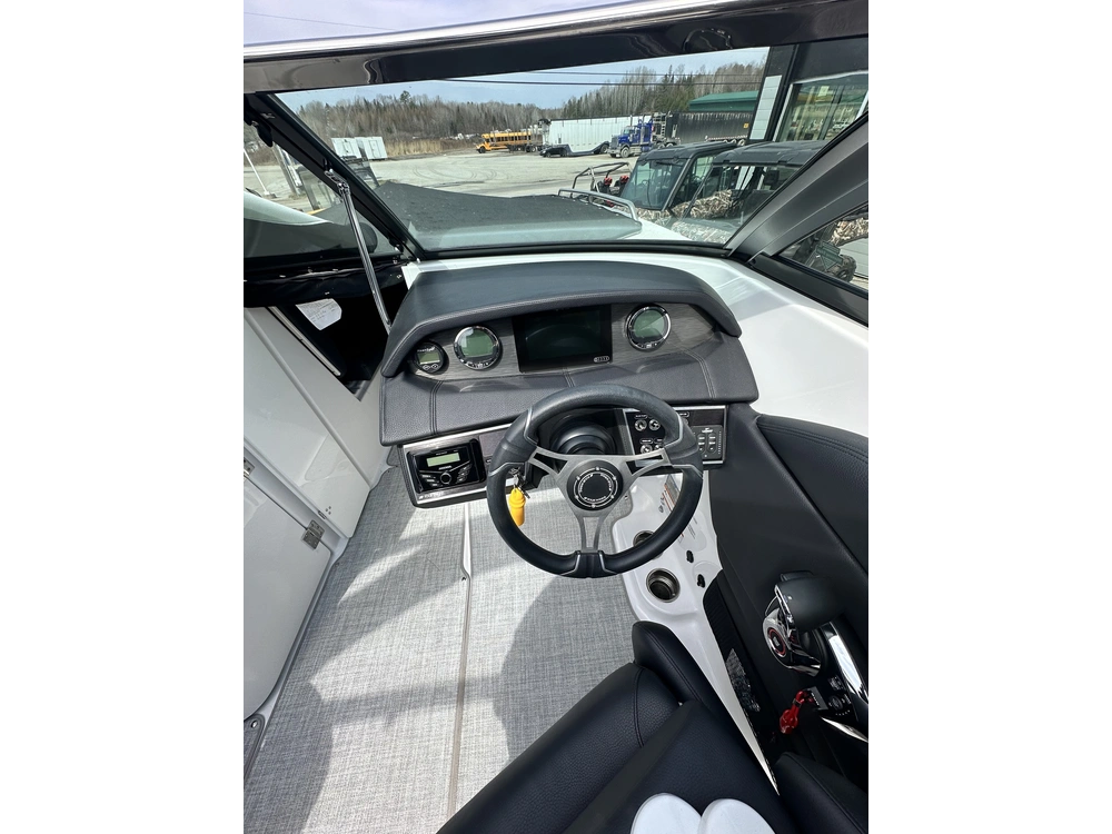2022 Fourwinns Hd8 alt