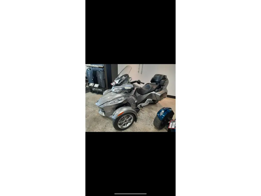 2011 Can-Am SPYDER RTS