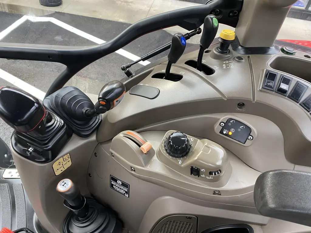 Case IH Farmall 105C 2018