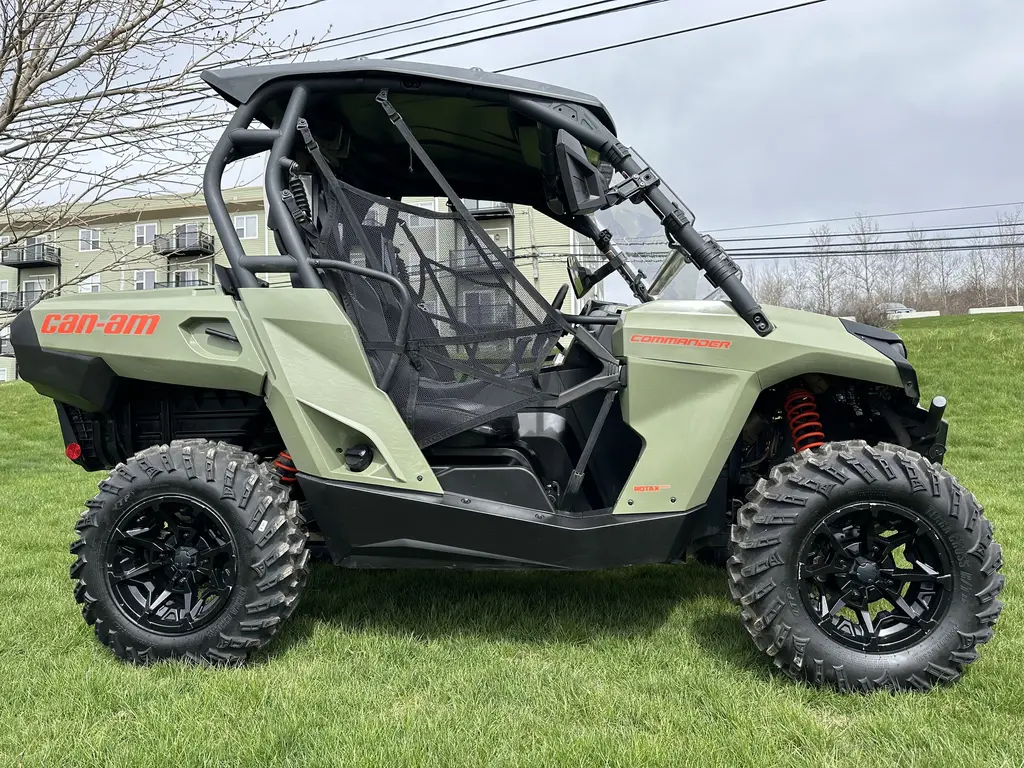 2020 Can-Am Commander 800 DPS