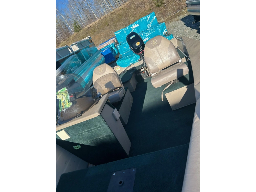 2005 Legend 15 Angler alt
