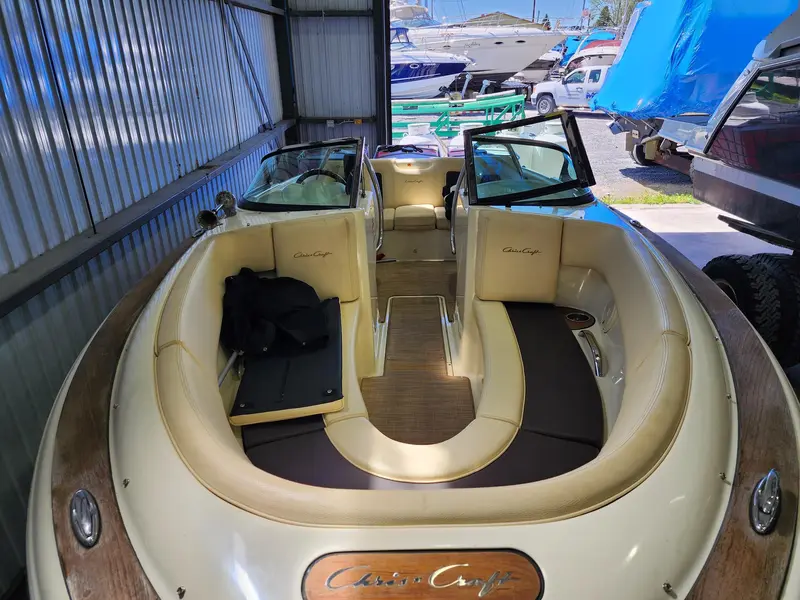 Chris-Craft Launch 23 2018
