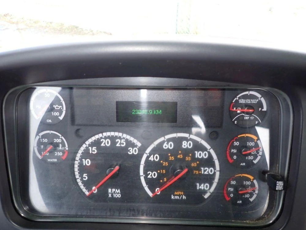 Freightliner M2106 2014