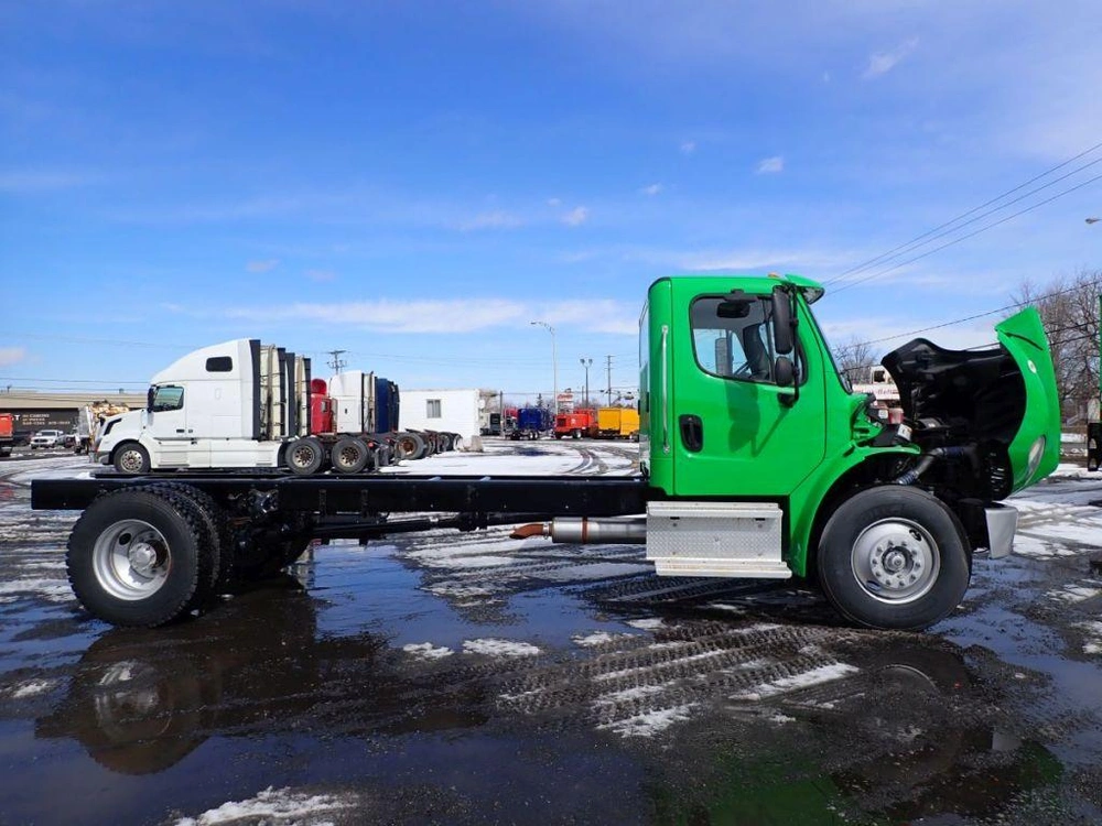 Freightliner M2106 2014