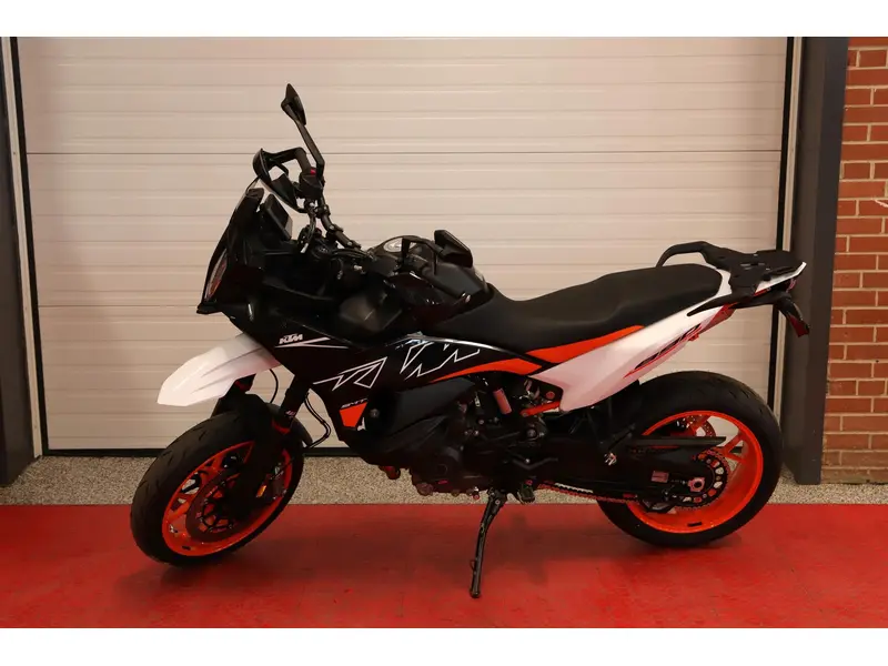 2024 KTM 890 SMT thumbnail 26