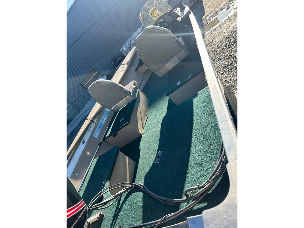 2005 Legend 15 Angler alt