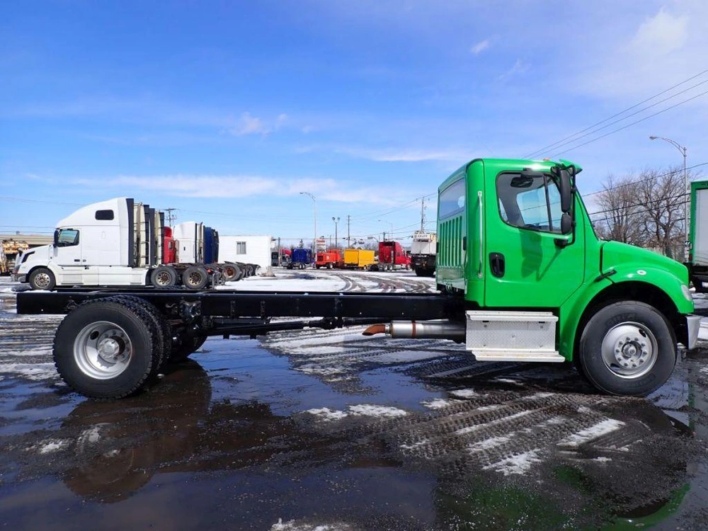 Freightliner M2106 2014