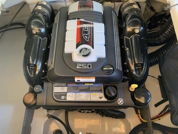 2024 Glastron Gx 215 W/mercruiser 4.5l Mpi alt