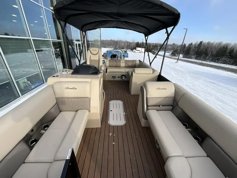 2024 Bentley Elite 223 SB Bench