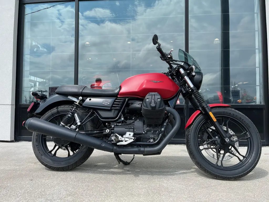 Moto Guzzi V7 III STONE 17700 KM 2019