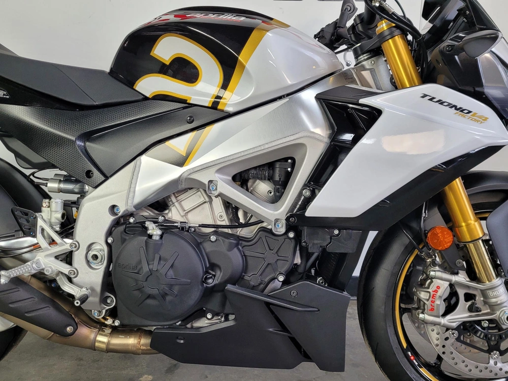 Aprilia Tuono V4 1100 Factory *6.99% / 72 Mois💳 2024 alt