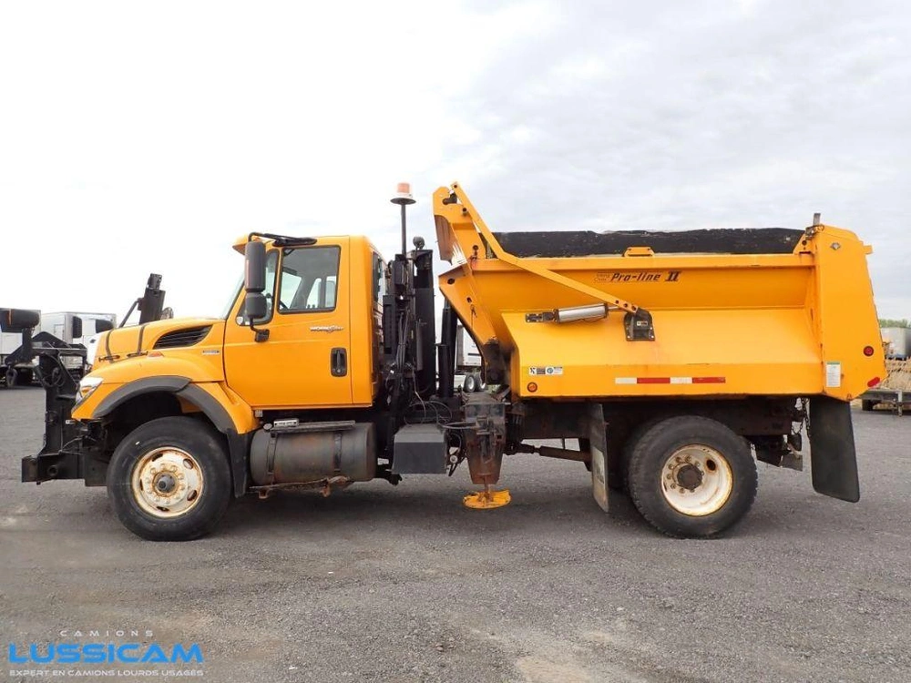 International 7400 2010