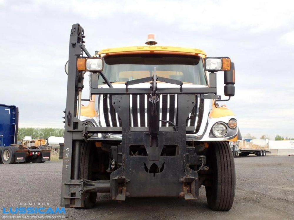 International 7400 2010