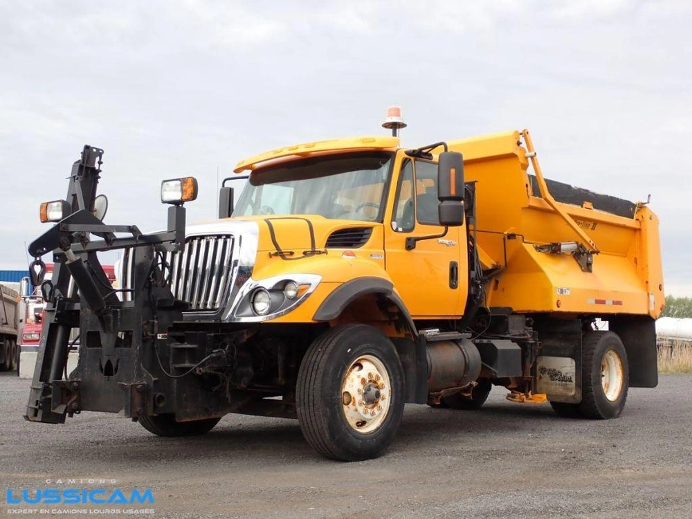International 7400 2010