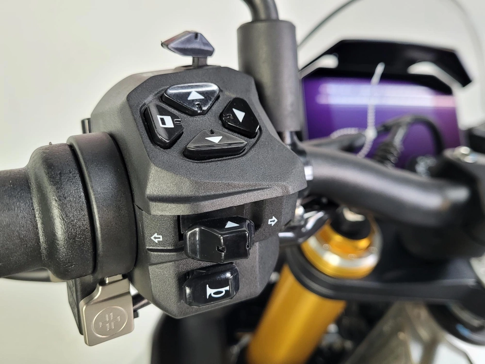 Aprilia Tuono V4 1100 Factory *6.99% / 72 Mois💳 2024 alt