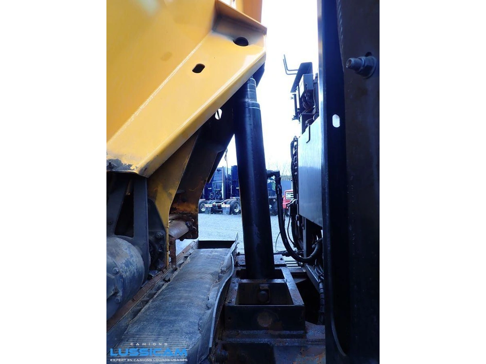 International 7400 2010