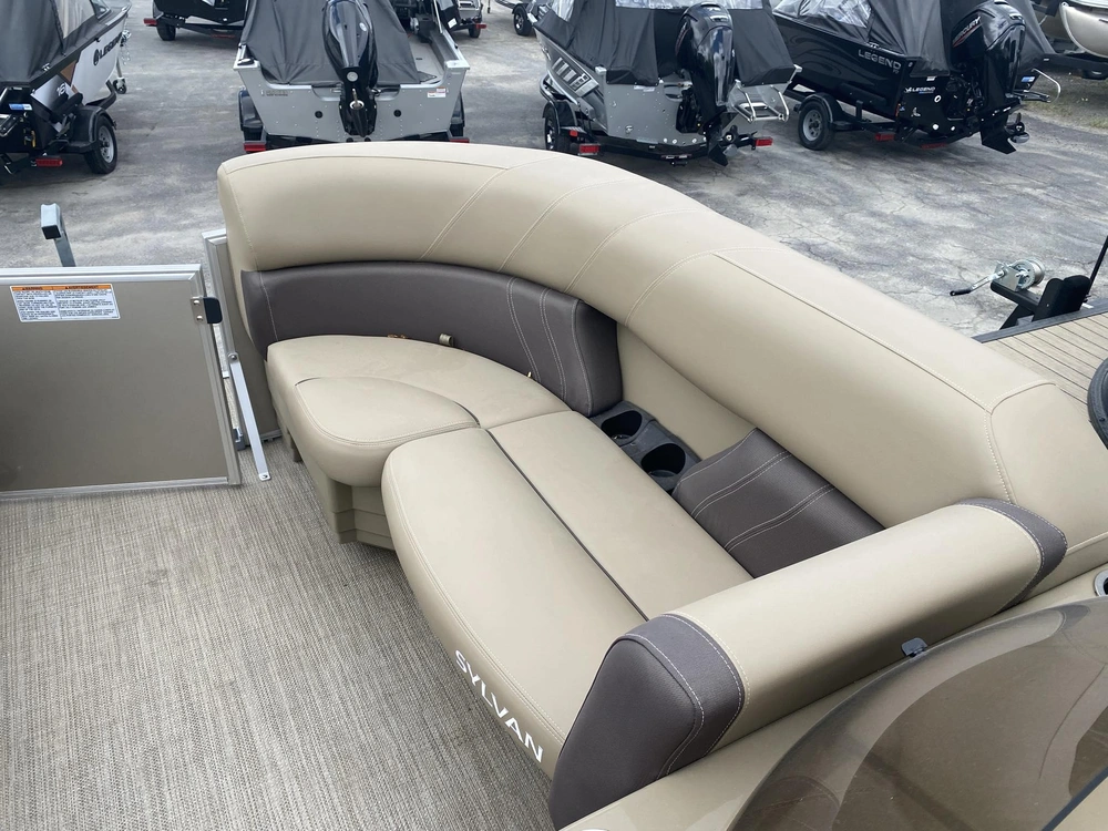 2023 Sylvan 820 Lz W/change Room alt