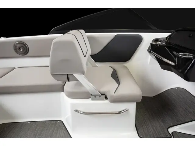 2024 Glastron GX215 4.5L MERCRUISER 4.5L 250HP