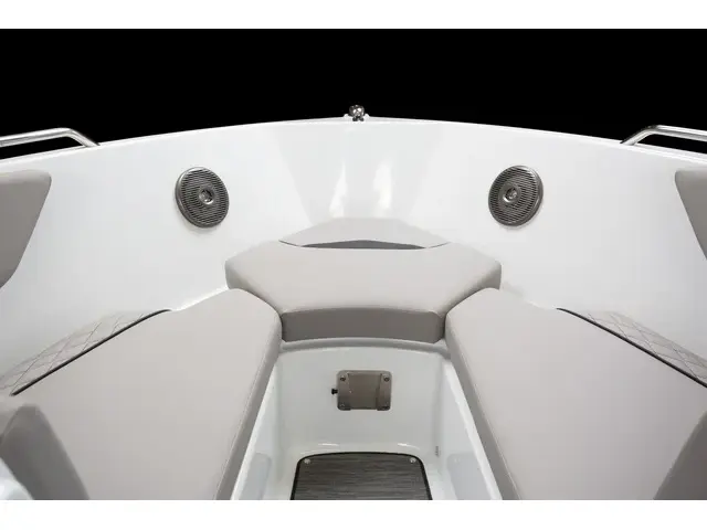 2024 Glastron GX215 4.5L MERCRUISER 4.5L 250HP