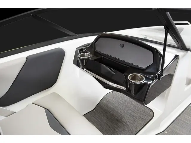 2024 Glastron GX215 4.5L MERCRUISER 4.5L 250HP