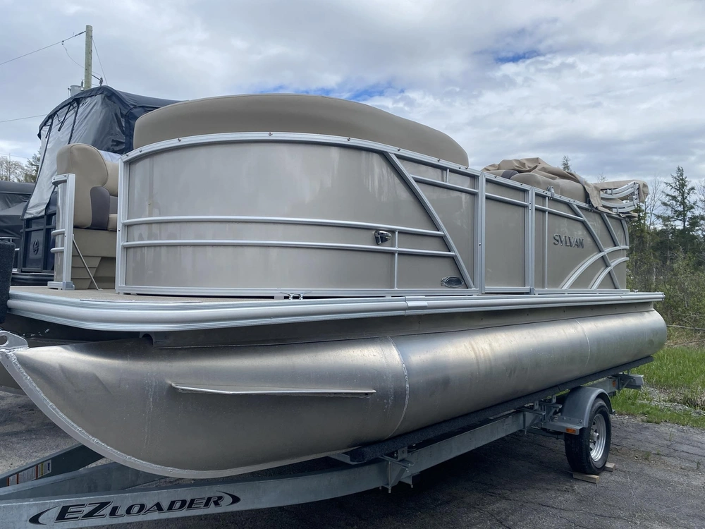 2023 Sylvan 820 Lz W/change Room alt