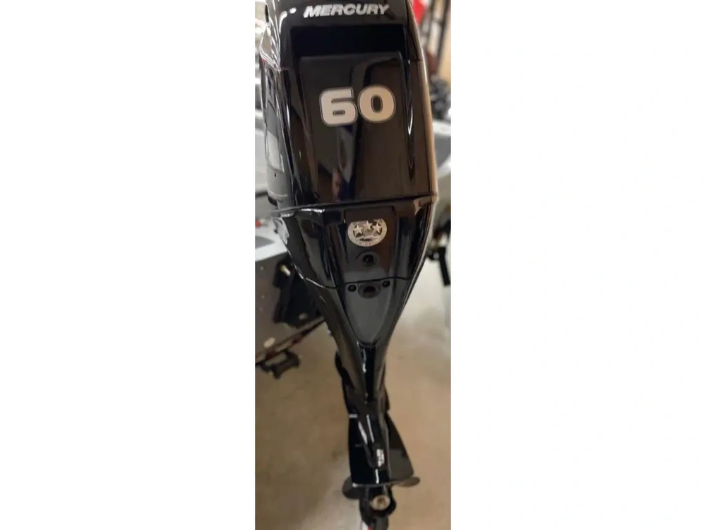 2022 Smoker-craft Excursion 166 T alt