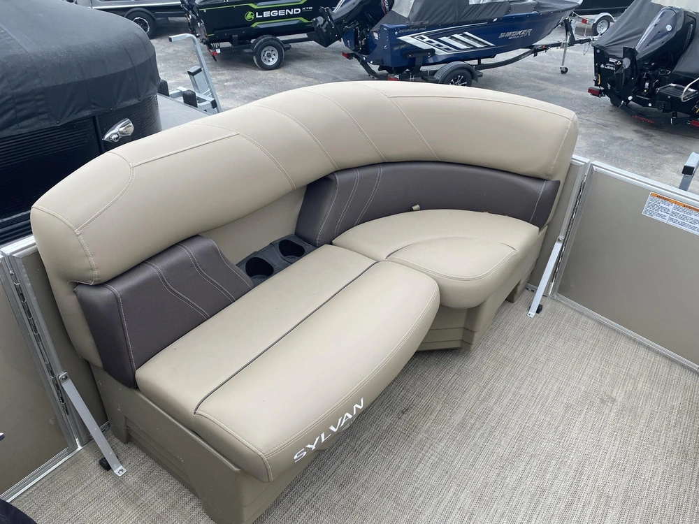 2023 Sylvan 820 Lz W/change Room alt