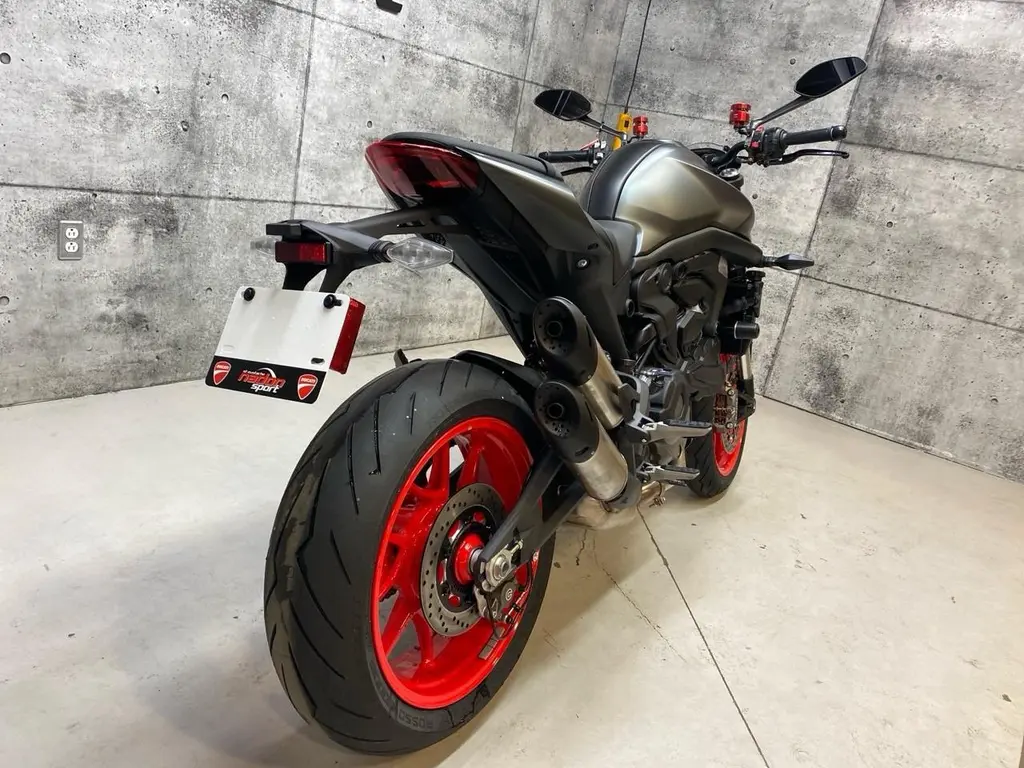 Ducati Monster Plus 2024