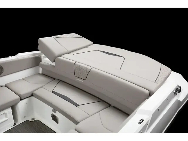 2024 Glastron GX215 4.5L MERCRUISER 4.5L 250HP