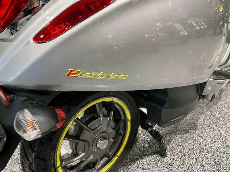 2023 Vespa ELETTRICA 70KM/H - 45MP/H