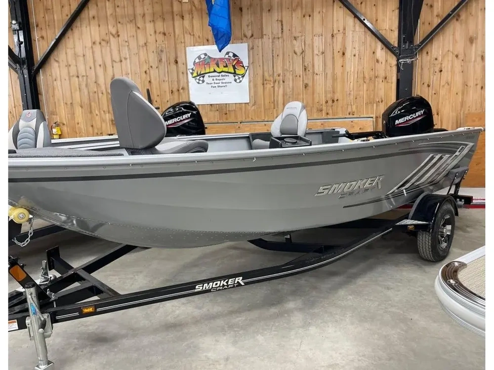 2022 Smoker-craft Excursion 166 T alt