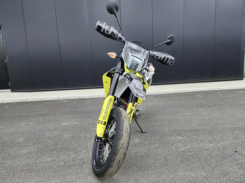 2022 Husqvarna SUPER MOTO 701