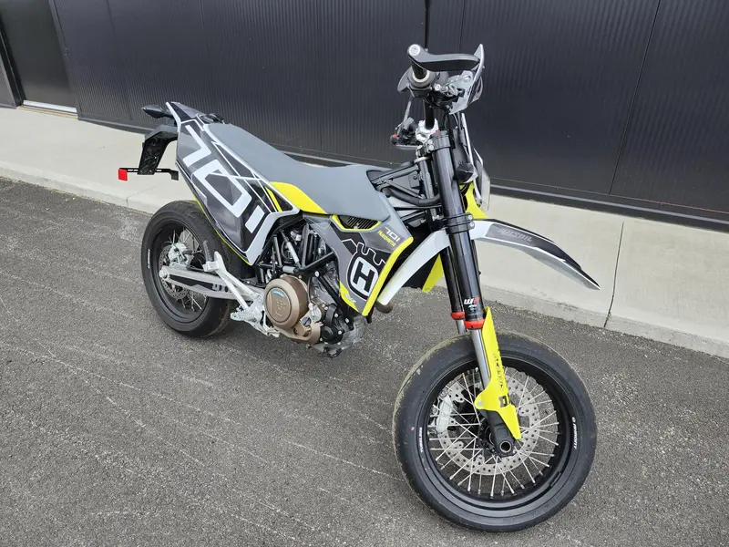 2022 Husqvarna SUPER MOTO 701