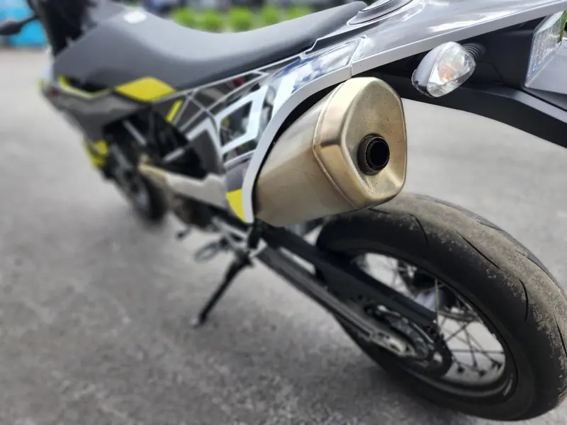 2022 Husqvarna SUPER MOTO 701