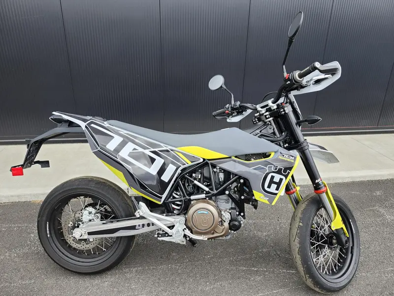 2022 Husqvarna SUPER MOTO 701