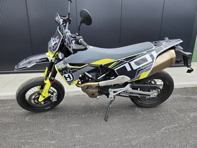 2022 Husqvarna SUPER MOTO 701