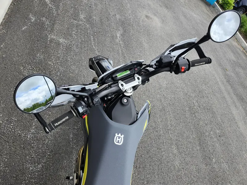 2022 Husqvarna SUPER MOTO 701