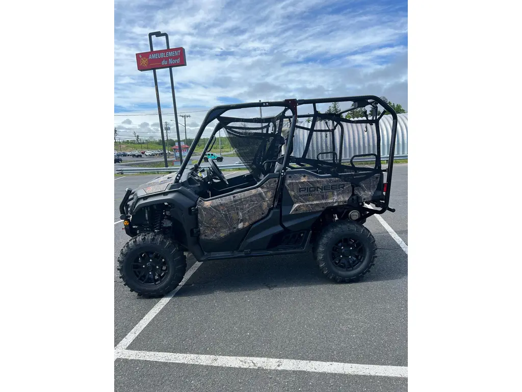 2023 Honda Pioneer 1000 5P forest - Only 1 left! - Seulement 1 restant!