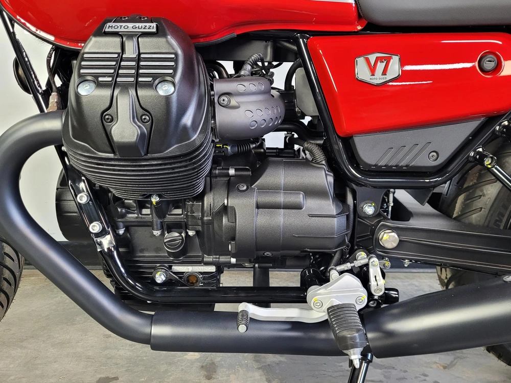 Moto Guzzi V7 Stone Corsa *2.99% / 48 Mois💳 2024 alt