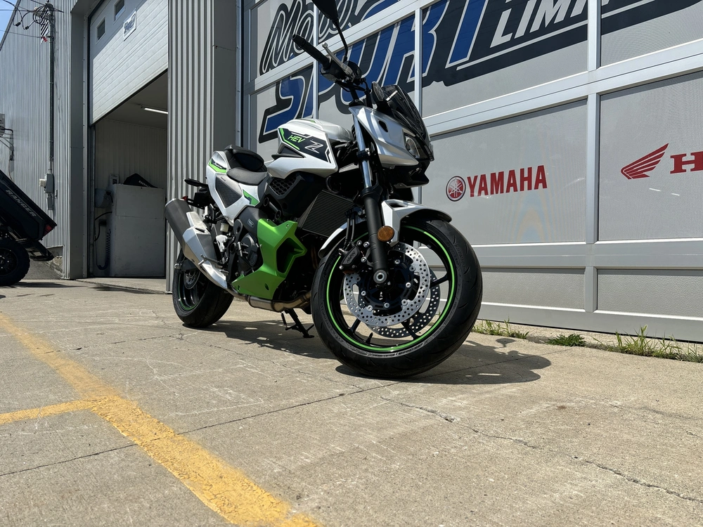 Kawasaki Z7 Hybrid 2024 alt