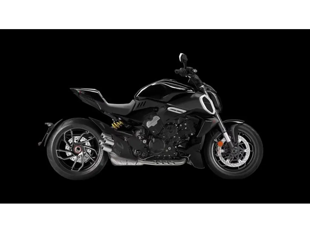 2024 Ducati Diavel V4 (promo 1750.0 inclus)