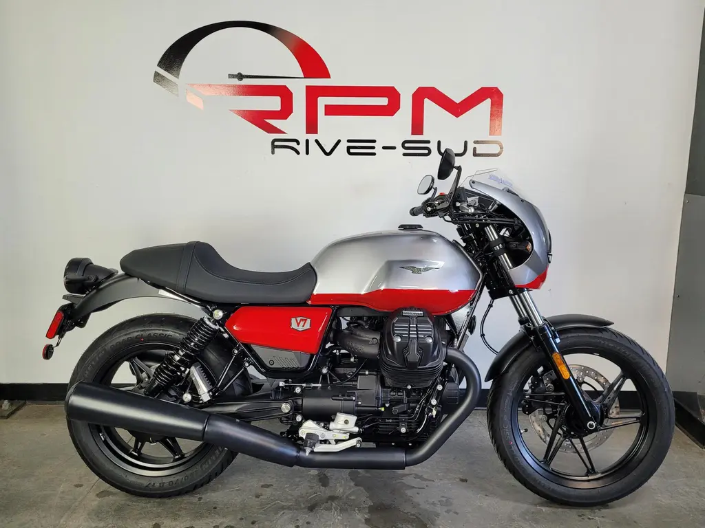 Moto Guzzi V7 STONE CORSA 2024 - *À partir de 0.99%