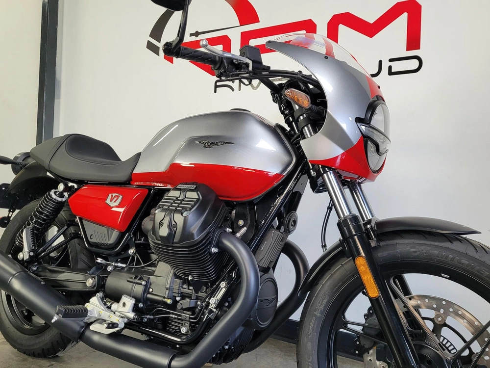 Moto Guzzi V7 Stone Corsa 2024 alt