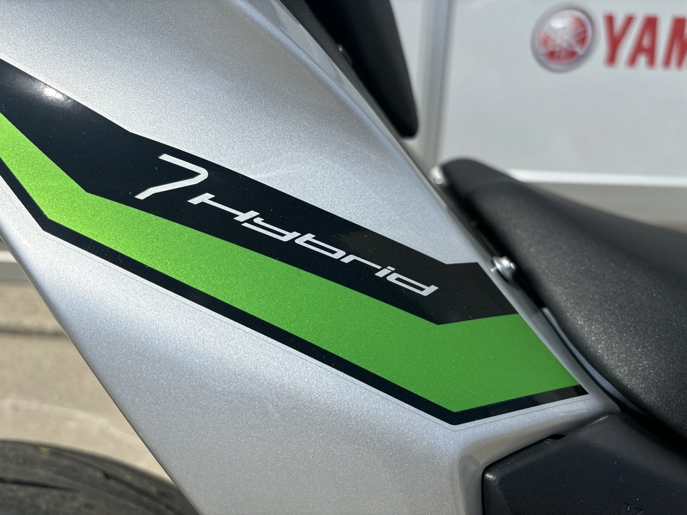 Kawasaki Z7 Hybrid 2024 alt