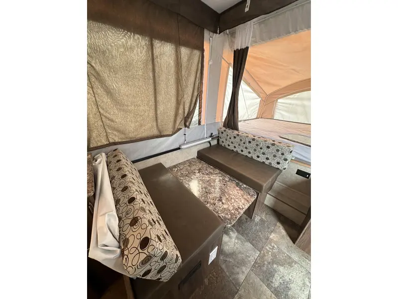 2016 Coachmen Clipper 106