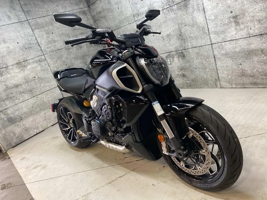 2024 Ducati Diavel V4 (promo 1750.0 inclus)