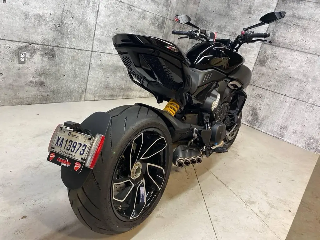 Ducati Diavel V4 (promo 1750.0 inclus) 2024