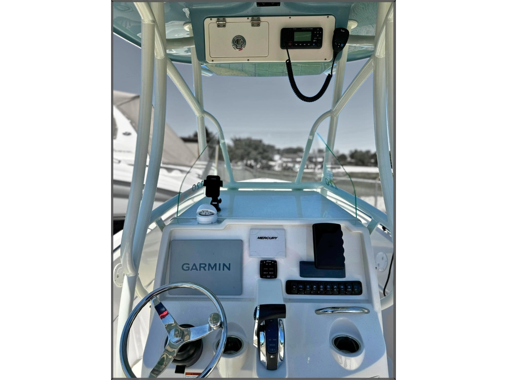 2022 Sailfish 220 Cc alt