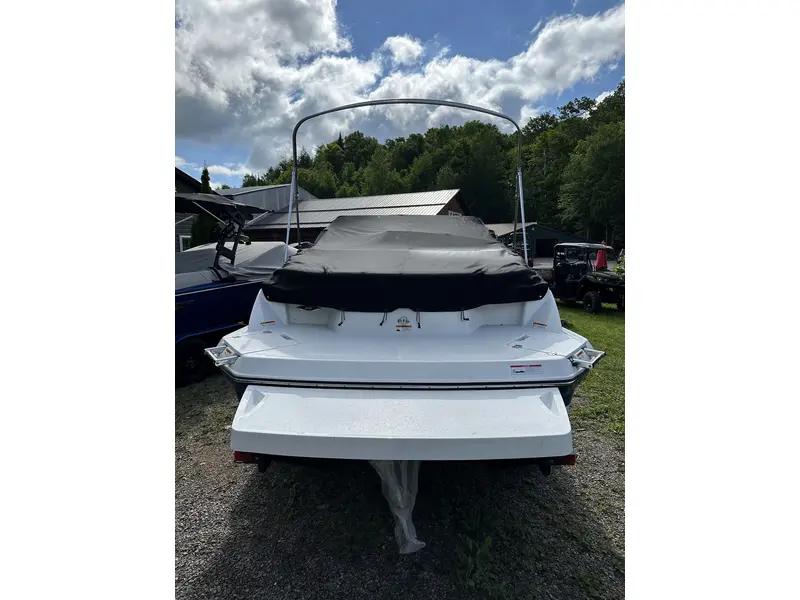 2024 Glastron GTD 245 MERCRUISER 6.2L