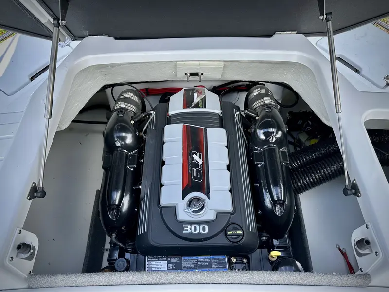 2024 Glastron GTD 245 MERCRUISER 6.2L